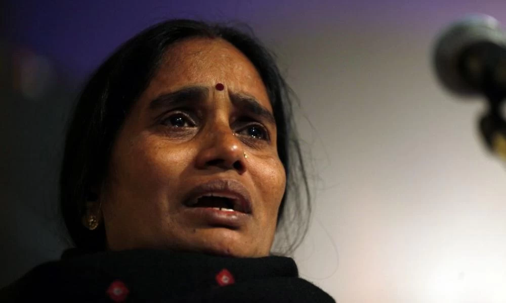 Ινδία: Αδιανόητο!- Ομαδικός βιασμός 22χρονης μέσα σε ασθενοφόρο